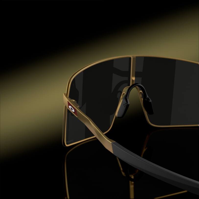 Oakley colección sutro ti patrick mahomes ii XT4H218 gafas lentes prizm negras, montura oro mate