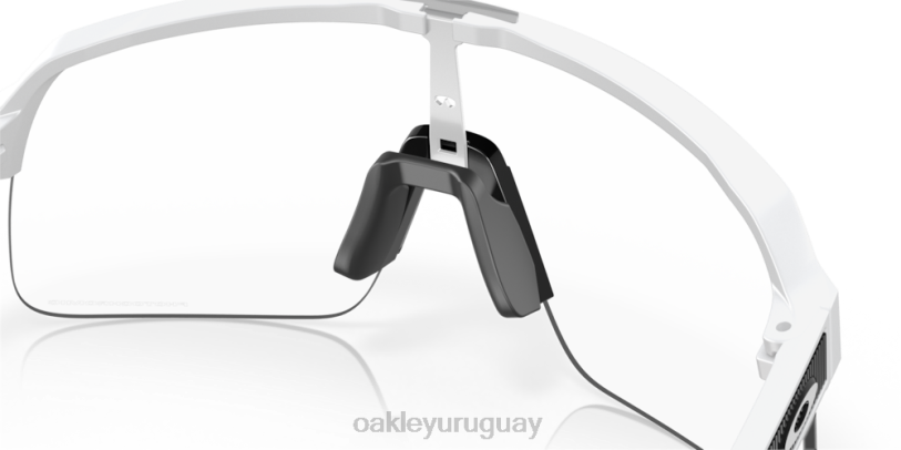 Oakley sutro lite (ajuste de puente bajo) XT4H454 gafas Lentes fotocromáticas de iridio de transparente a negro, montura blanca mate